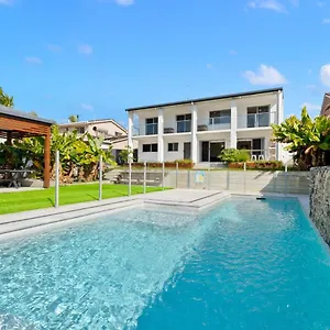 4 Bedroom Fabulous On Canal Mooloolaba