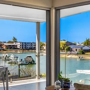 Luxurious Waterfront 5 Bedroom Coastal Retreat On Amarina Mooloolaba